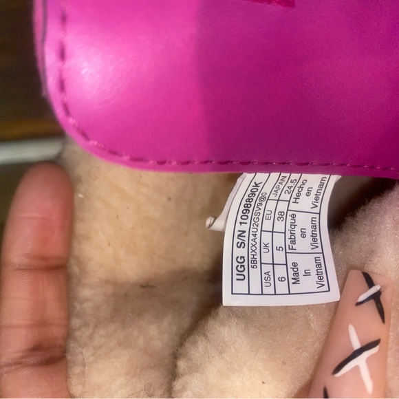 UGG BUTTE PINK (BIG KIDS ) SIZE 6 - Picture 3 of 5